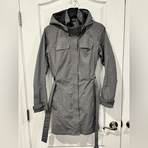REI Women’s Elements E1 Belted Grey Trench Rain Jacket, Size Medium - Like New!